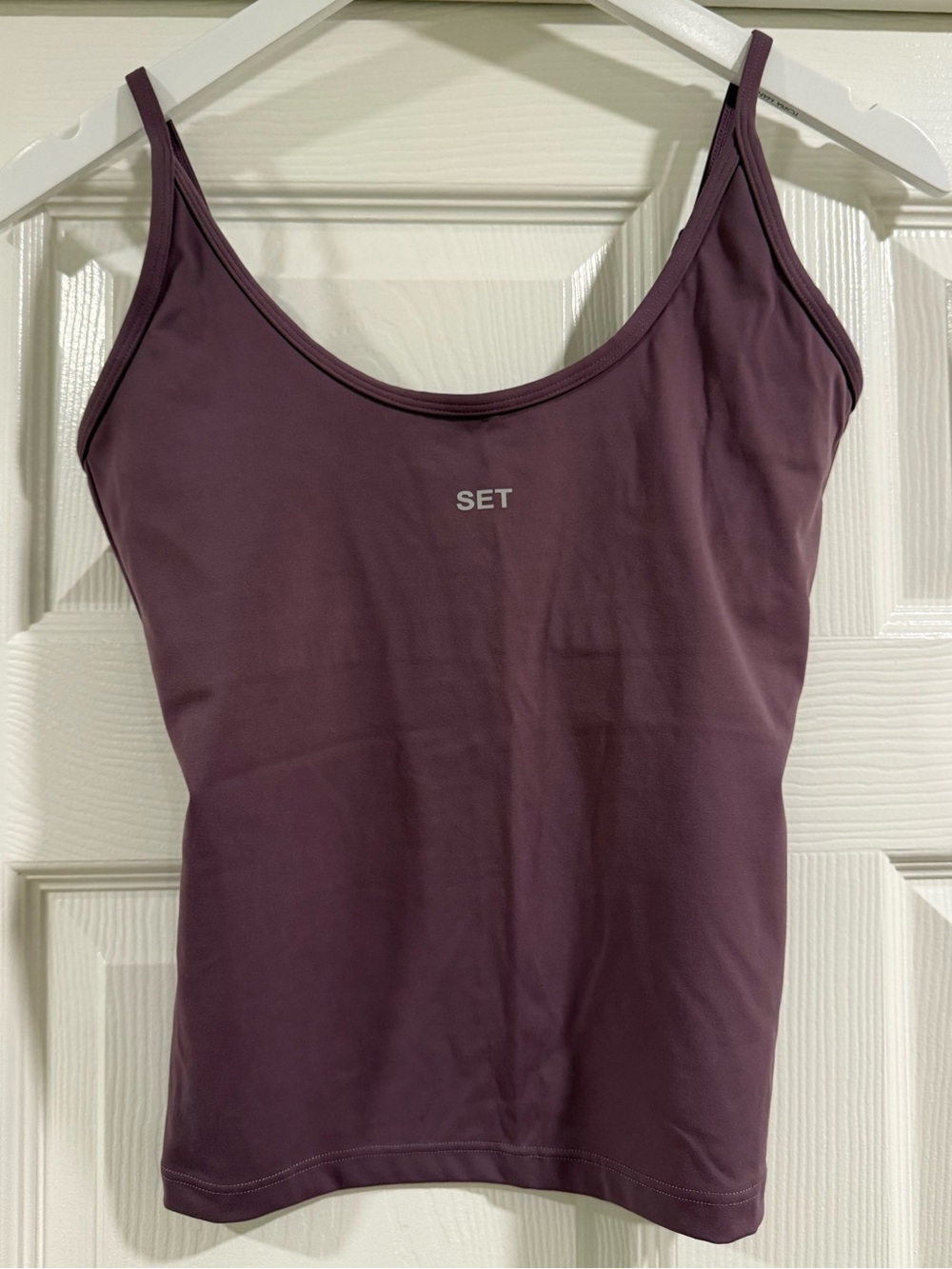 Set Active Sportbody Sporty U Lightly Lined Scoop Tank in Purple Nightfall